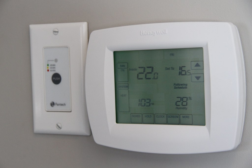 how to set honeywell thermostat temperature