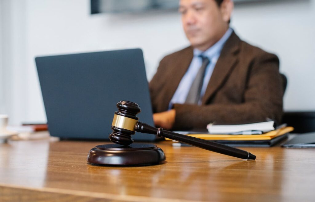 What Does A Business Litigation Lawyer Do in Panama City
